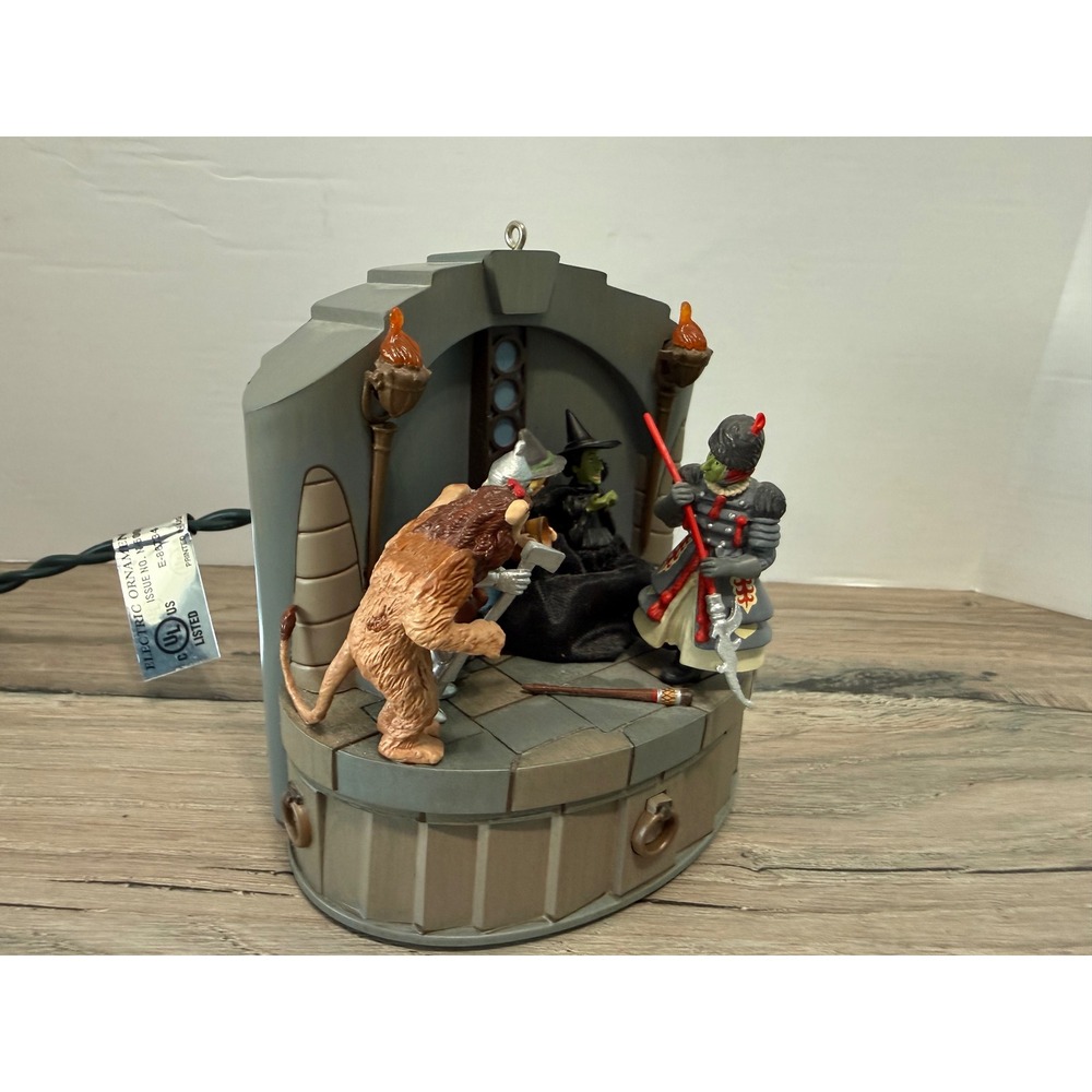 Hallmark 2004 Wizard of Oz I'm Melting Magic Ornament Light Sound QX14024 - Picture 2 of 7